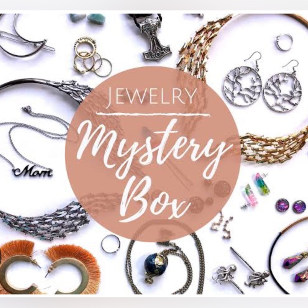 ‼️Sale ‼️ -  Accesories New -Women  Mystery Box 
Perfect Gift 🌲🎄🎅🏼